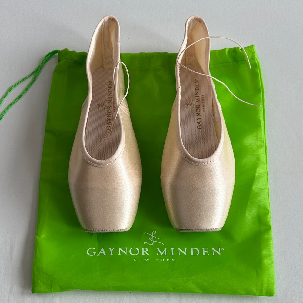 Gaynor Minden Europa Classic Pointe Shoes —- NEW